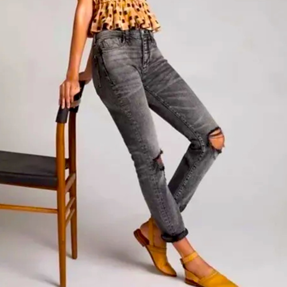 Anthropologie Women's Pilcro The Slim Boyfriend Black Torn Knee Jeans 29